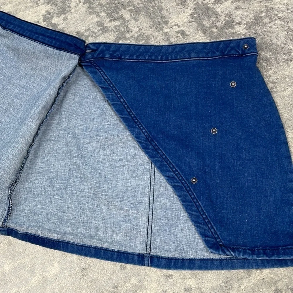 Free People We The Free Notched Denim Mini Skirt Asymmetric Snap Blue Jean Sz 6